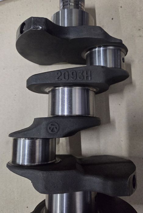 Колінвал колінчастий вал Jeep Cherokee KJ Крайслер Voyager 2.5 2.8 CRD