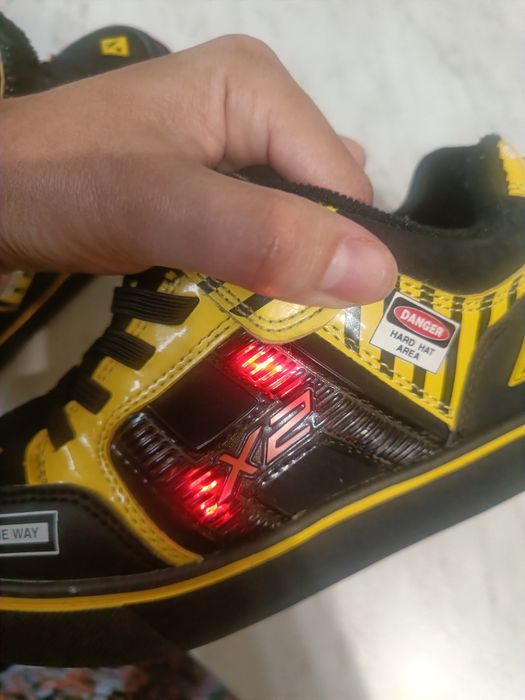 Heelys, хилиси,продам кросовки на колесах