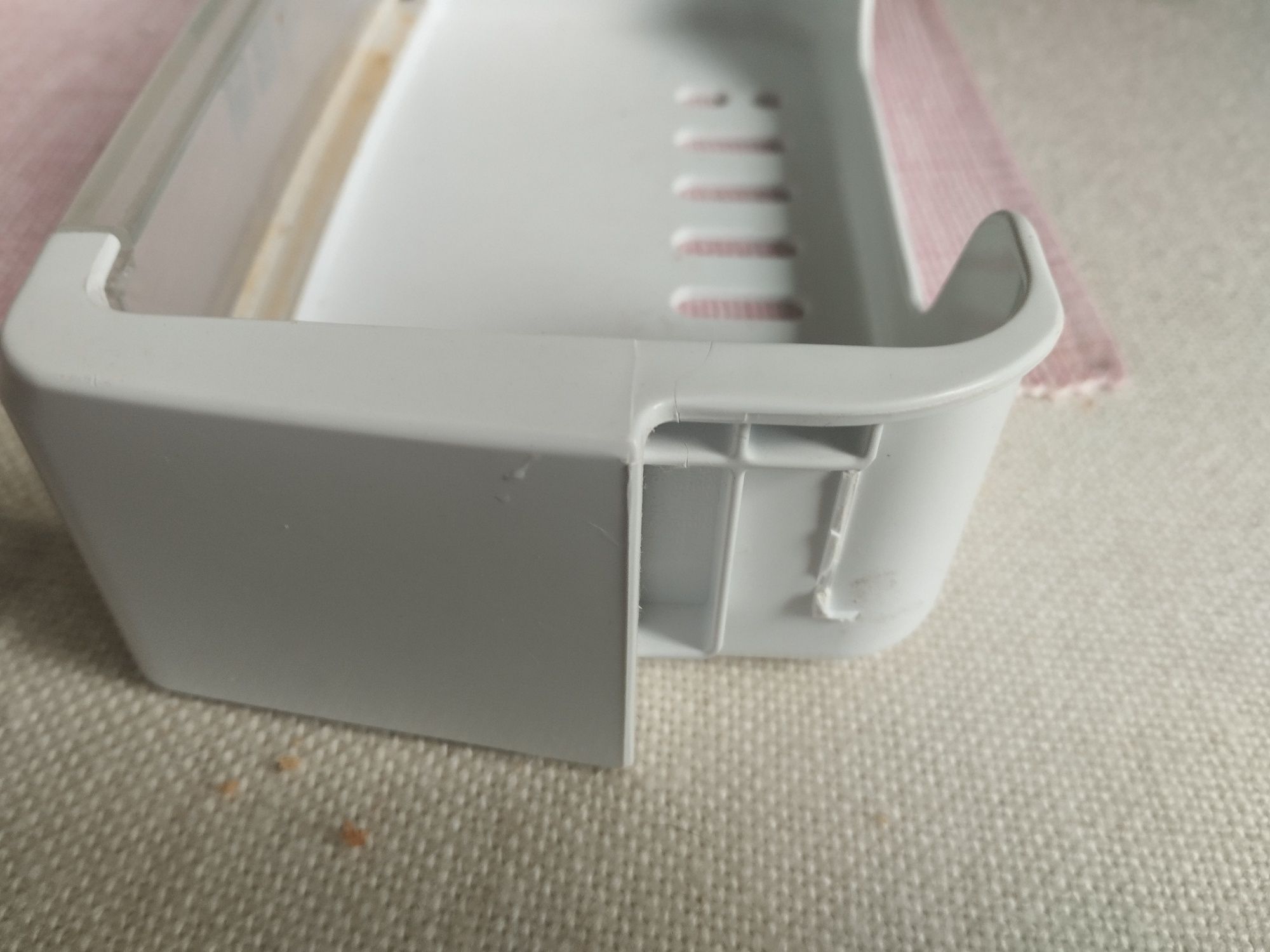 Półki oraz pojemniki do lodówki Samsung model RL39EBNS
