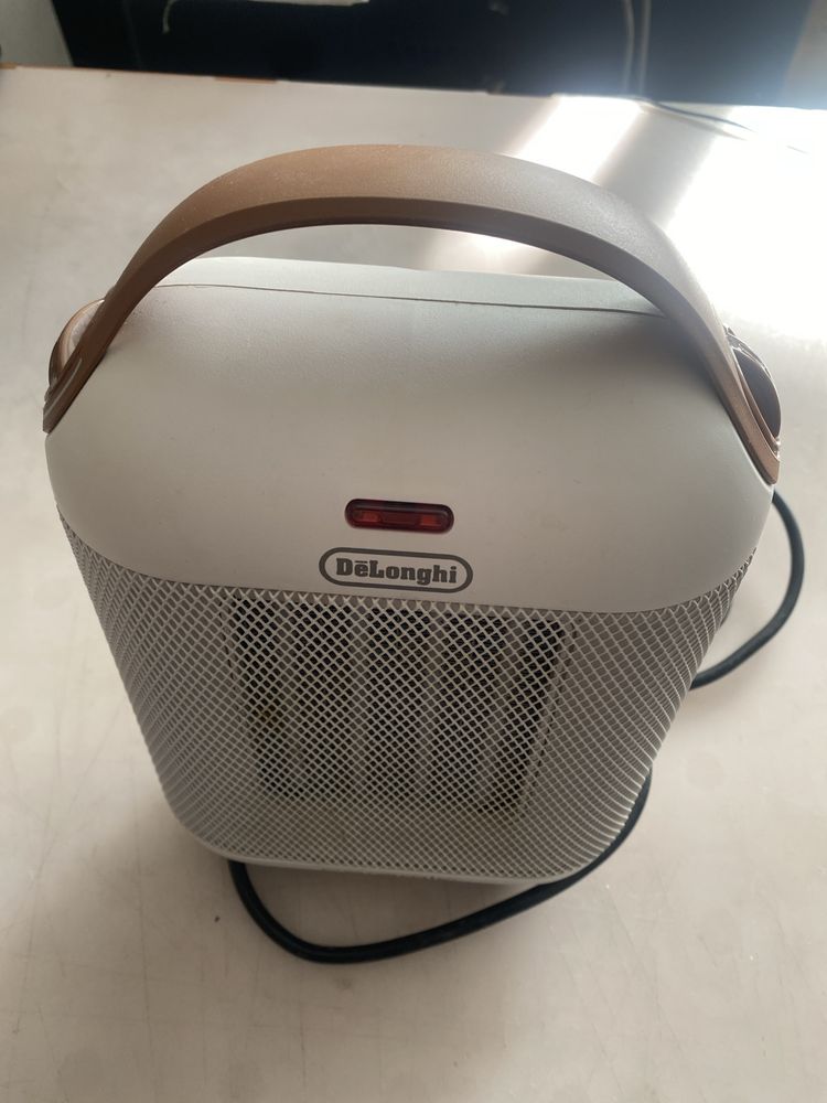 Тепловентилятор керамічний DeLonghi HFX30C18IW