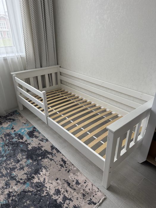 Продам дитяче ліжко з матрасом