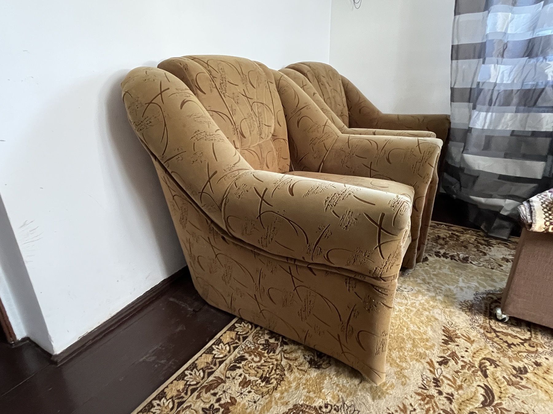 М'який куток диван і розкладні крісла