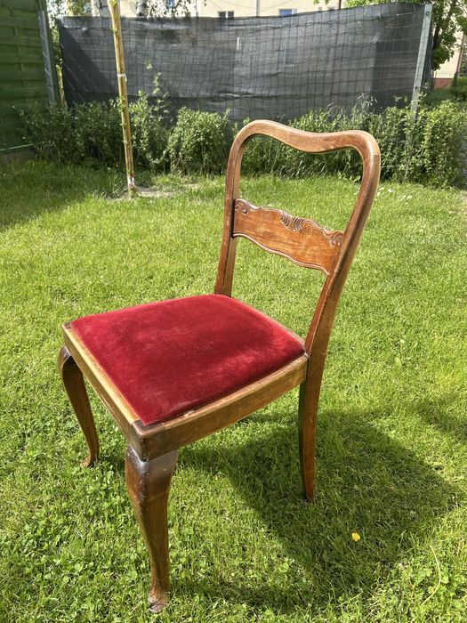 Piękne stare zabytkowe krzeslo z bordowym obiciem