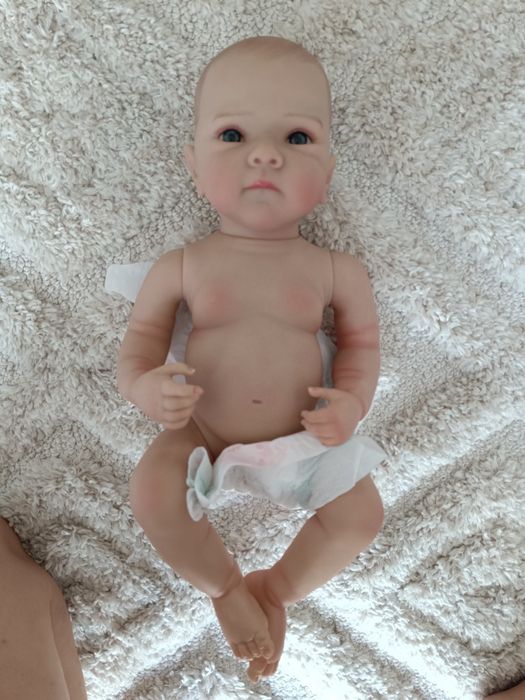 Lalka typy reborn w różowej sukience