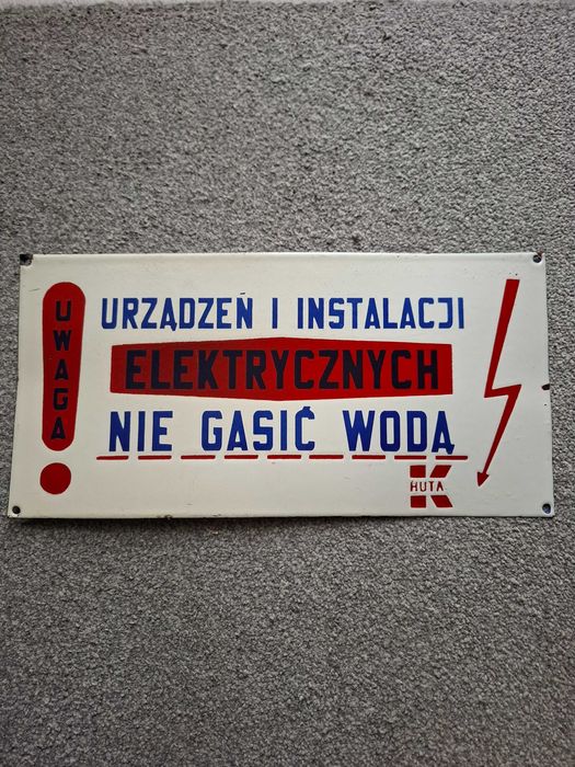 Tablica emaliowa z czasów PRL.