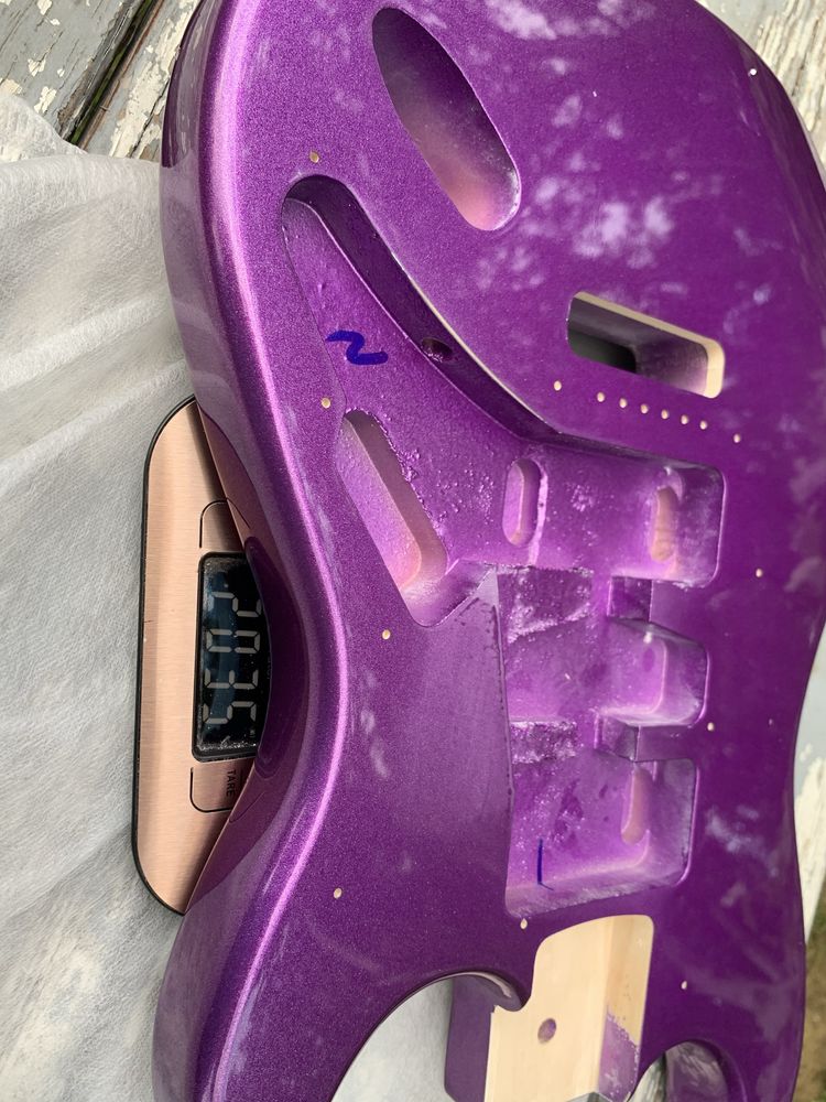 Korpus gitary typu stratocaster