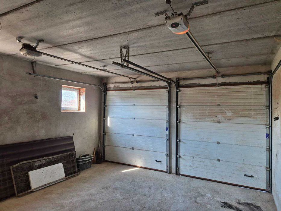 Продаж будинка з басейном