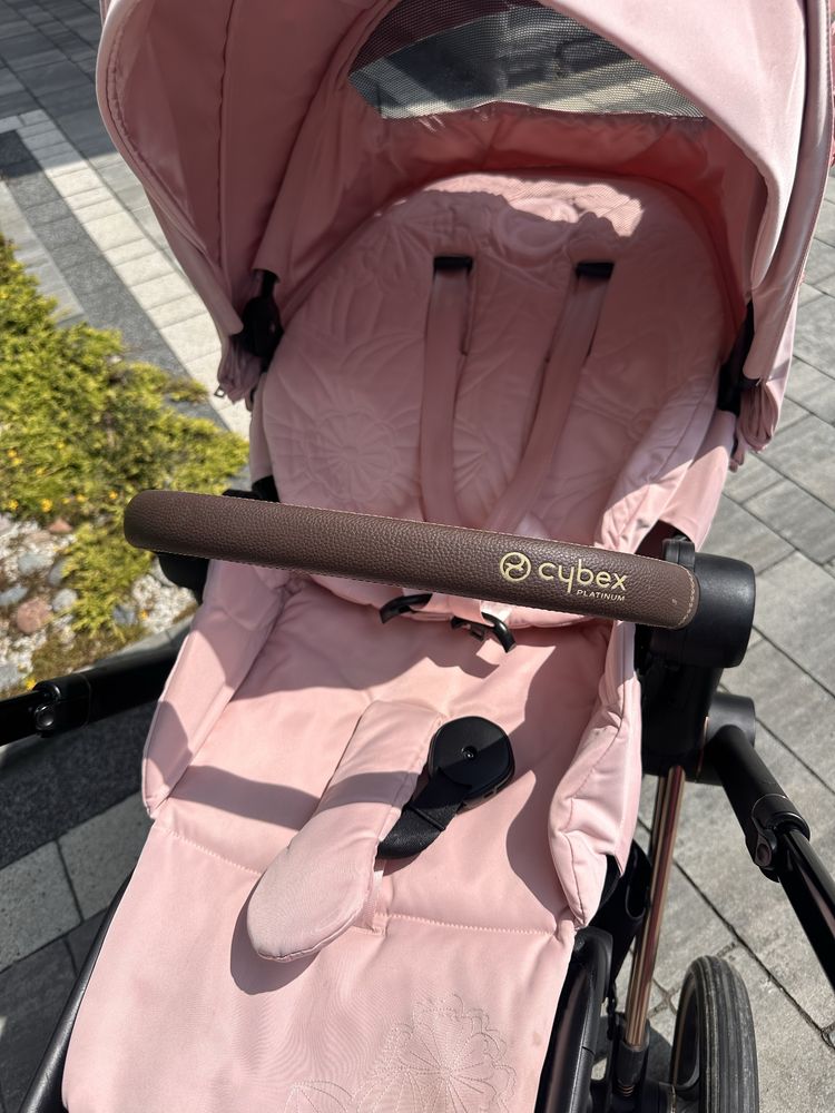 Cybex wózek Priam Gold Simply Flowers Pink róż boowy złoty stelaz