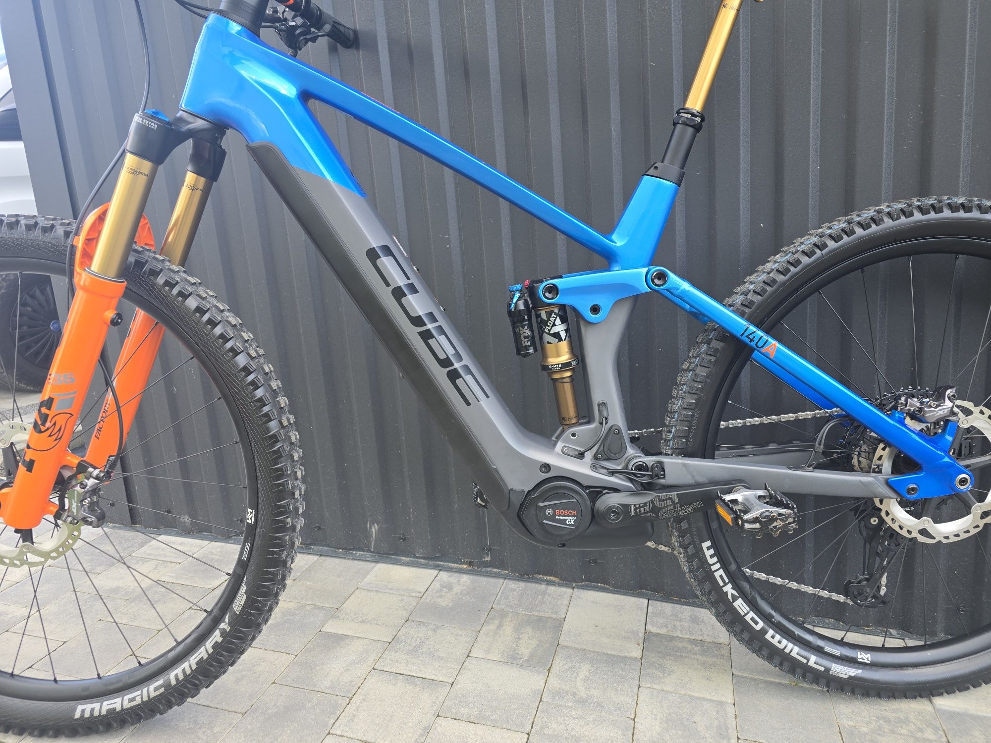 Cube stereo hybryd 140 HPC Actionteam