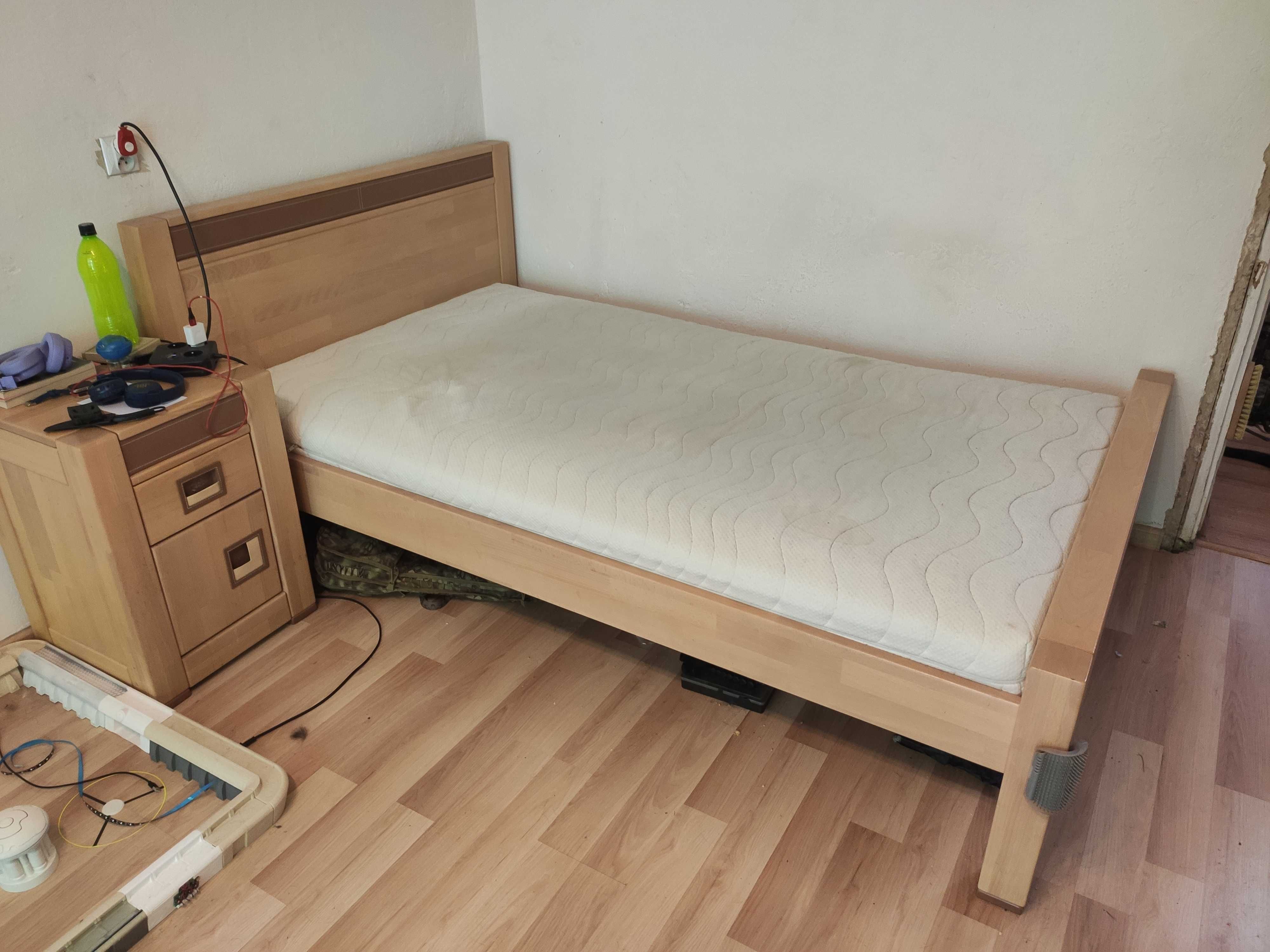 Łóżko z drewna dębowego