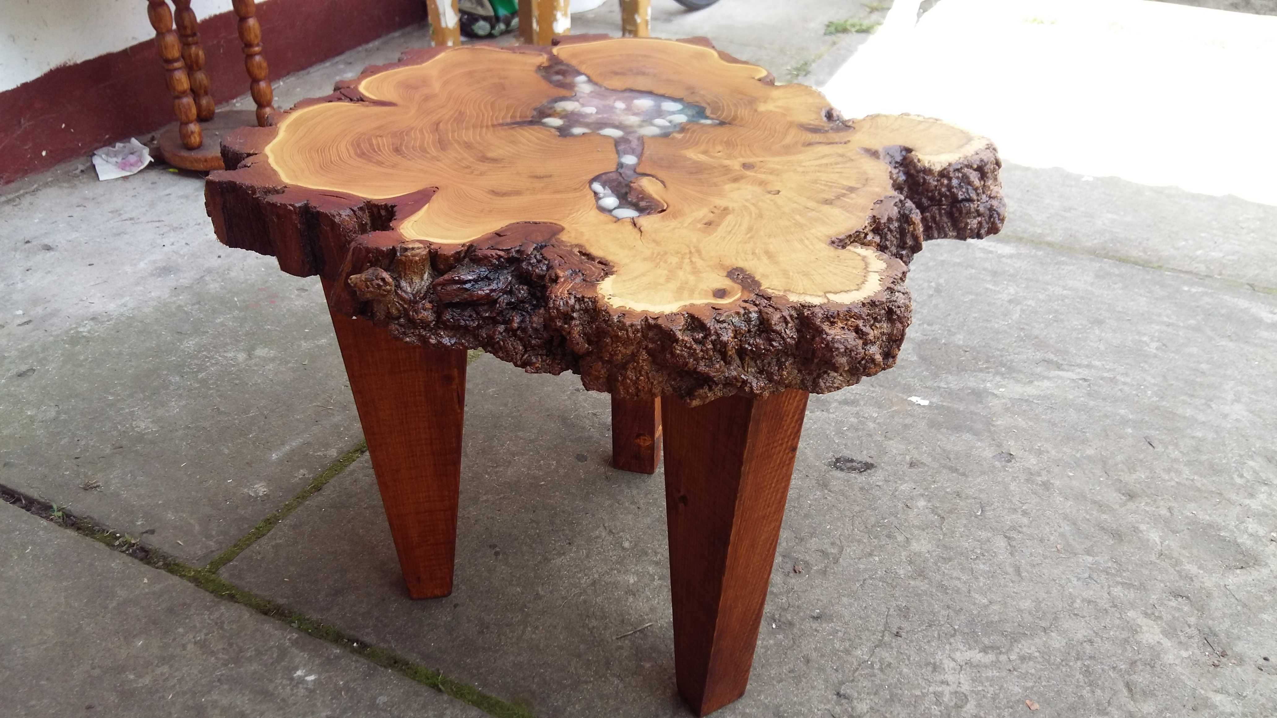 Stolik kawowy drewniany, akacja - plaster drewna