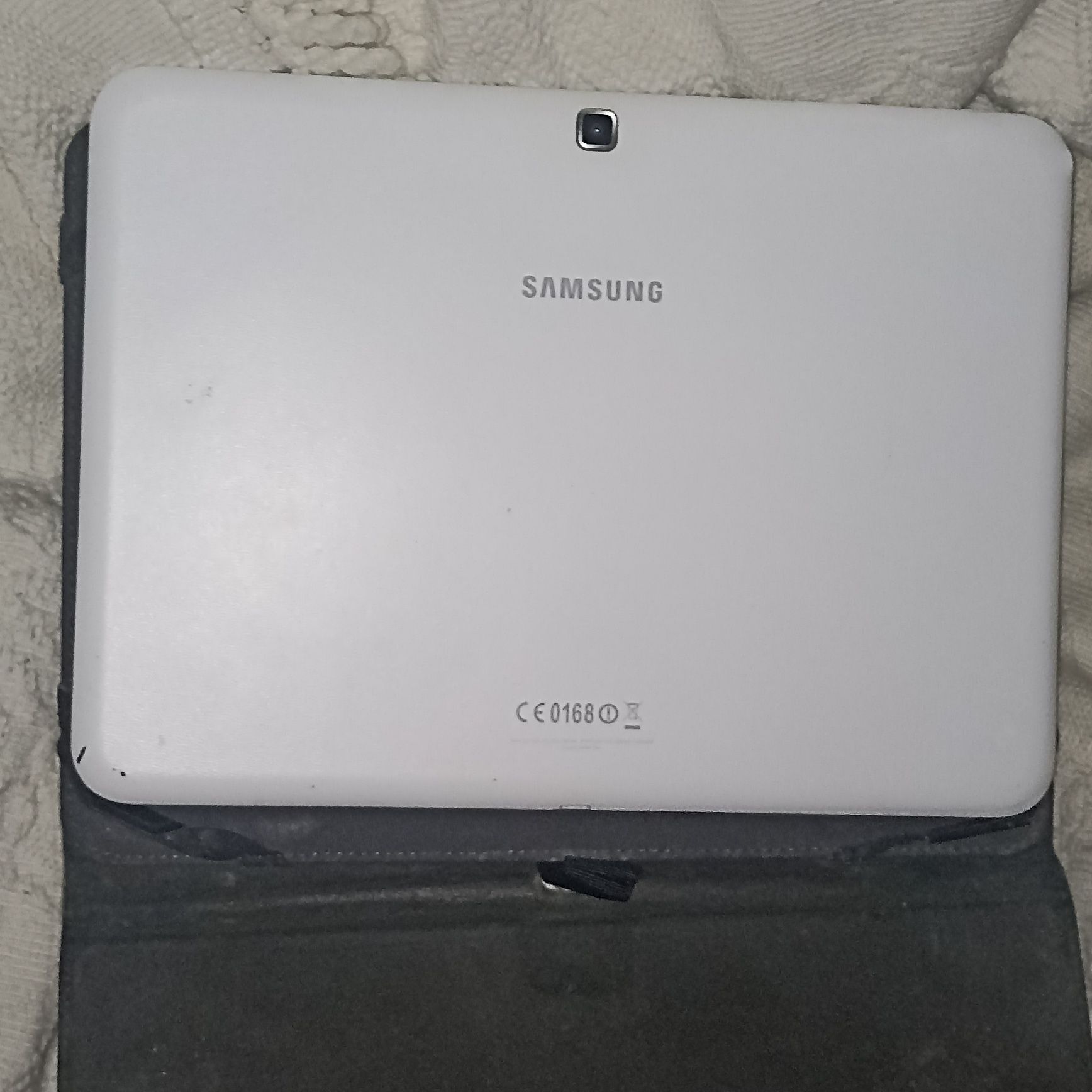 Samsung Galaxy Tab 4 com capa protetora