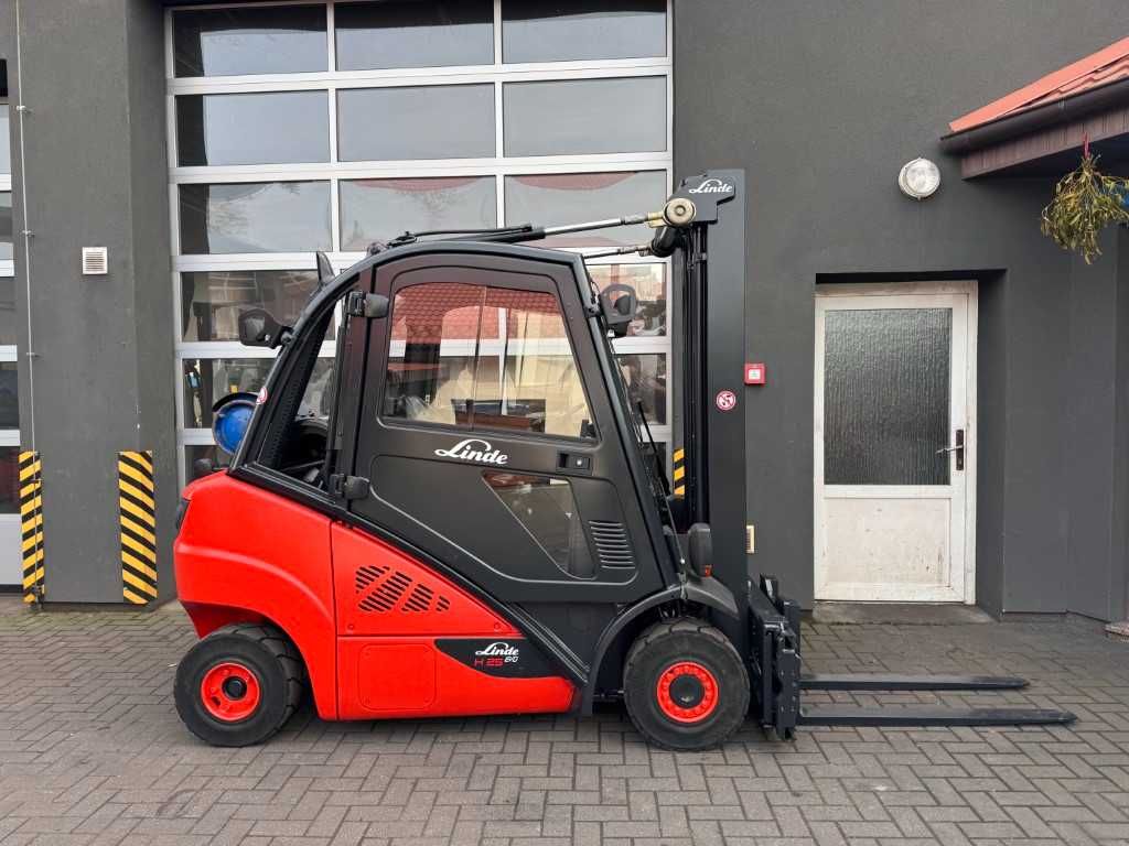 Wózek widłowy Linde H25T-02 2015 rok TRIPLEX kabina 409