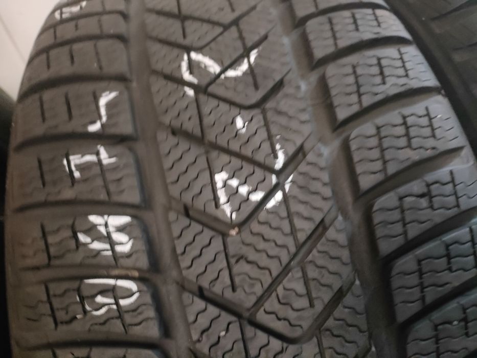 2x Pirelli Sottozero 3 TO 235/45R18 98V 2 sztuki zimowe