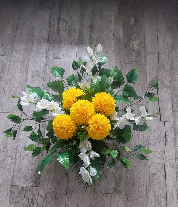 Kompozycja nagrobkowe obciążona cementem