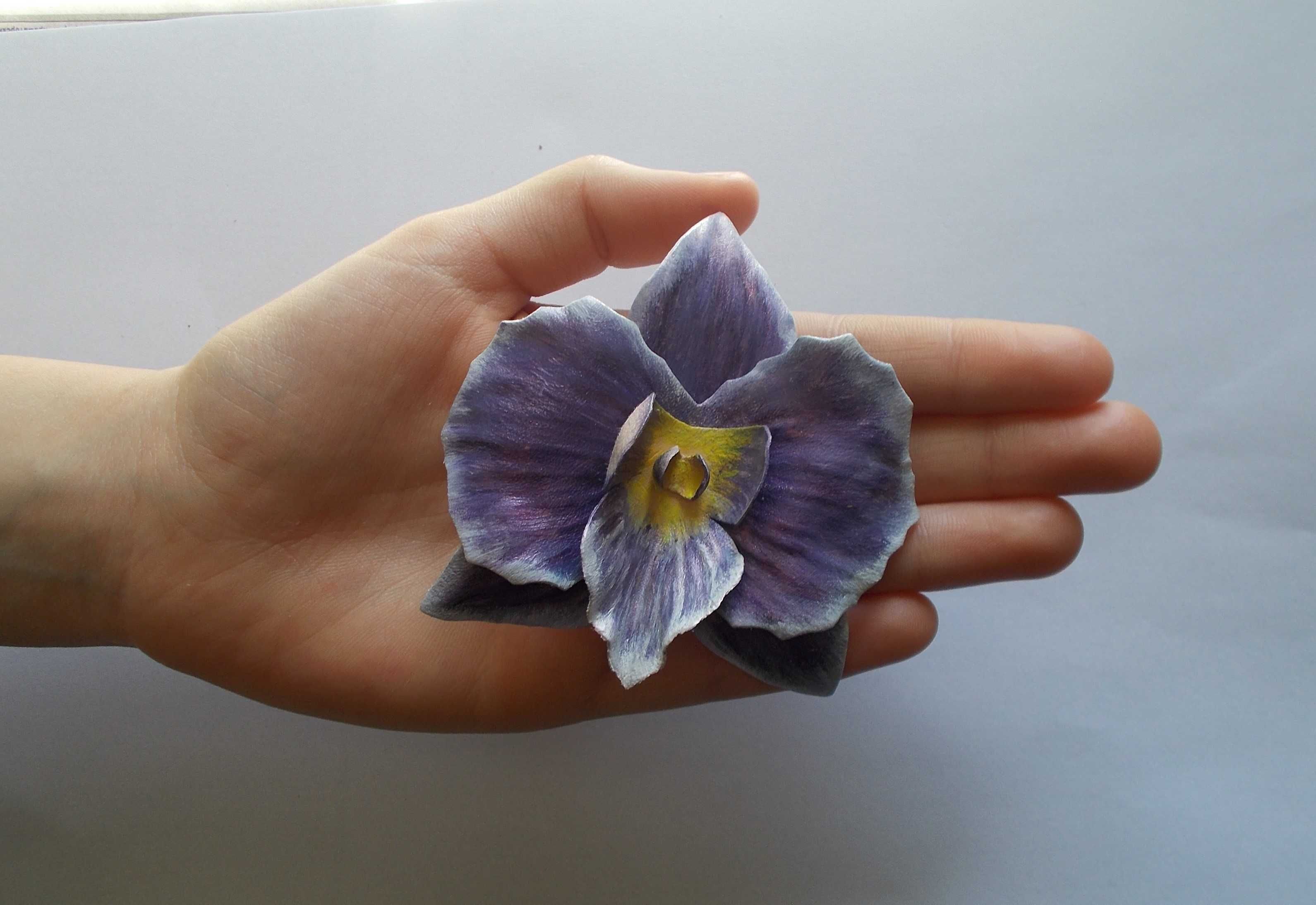 Kwiat Broszka Skórzana fioletowa orchidea Prezent na rocznicę