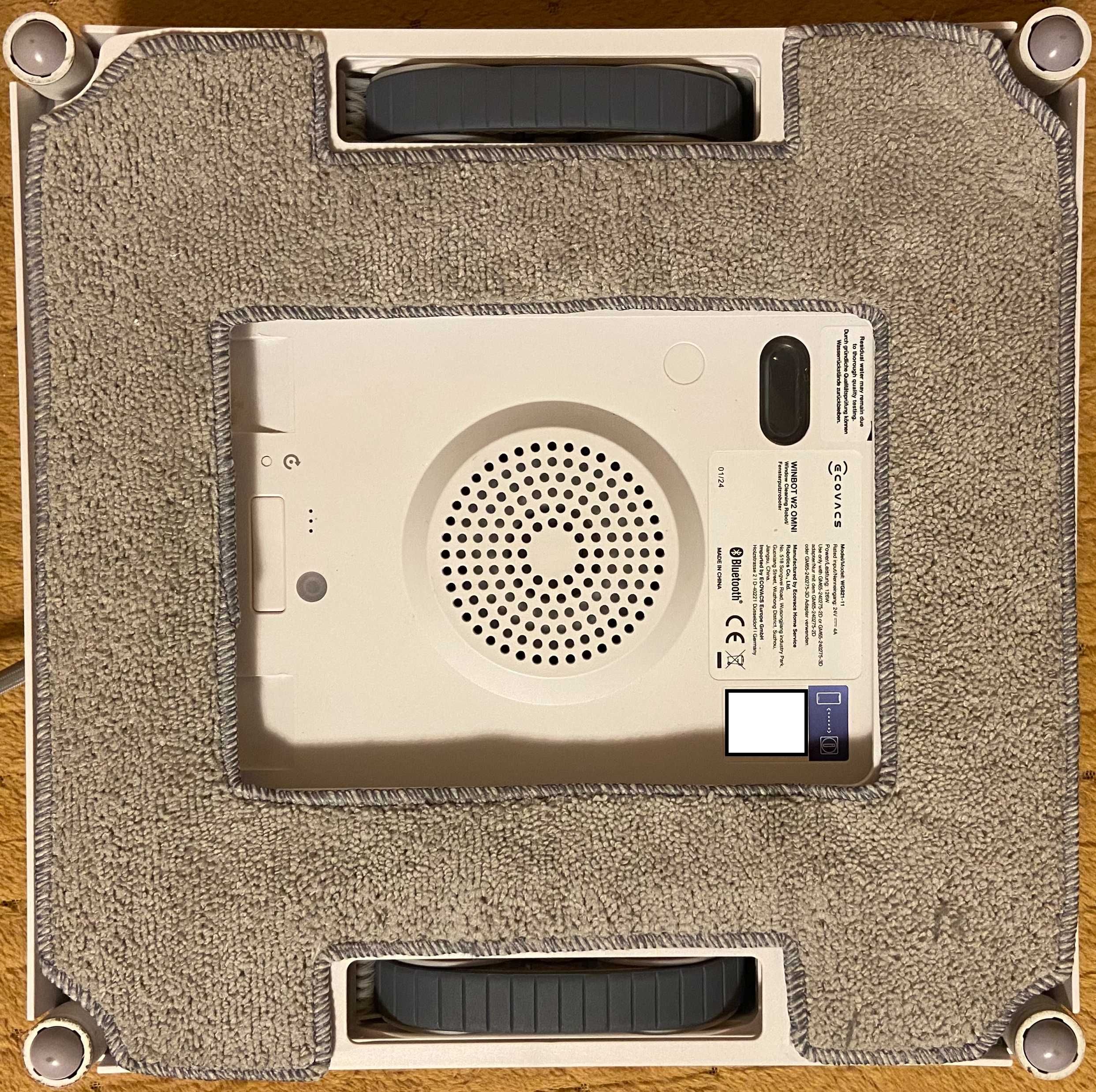 Ecovacs W2 OMNI, robot do mycia okien z własnym zasilaniem.