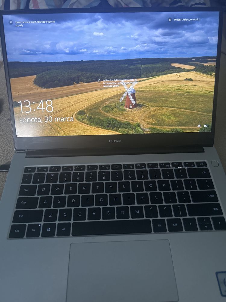 Sprzedam laptopa huawei MateBook