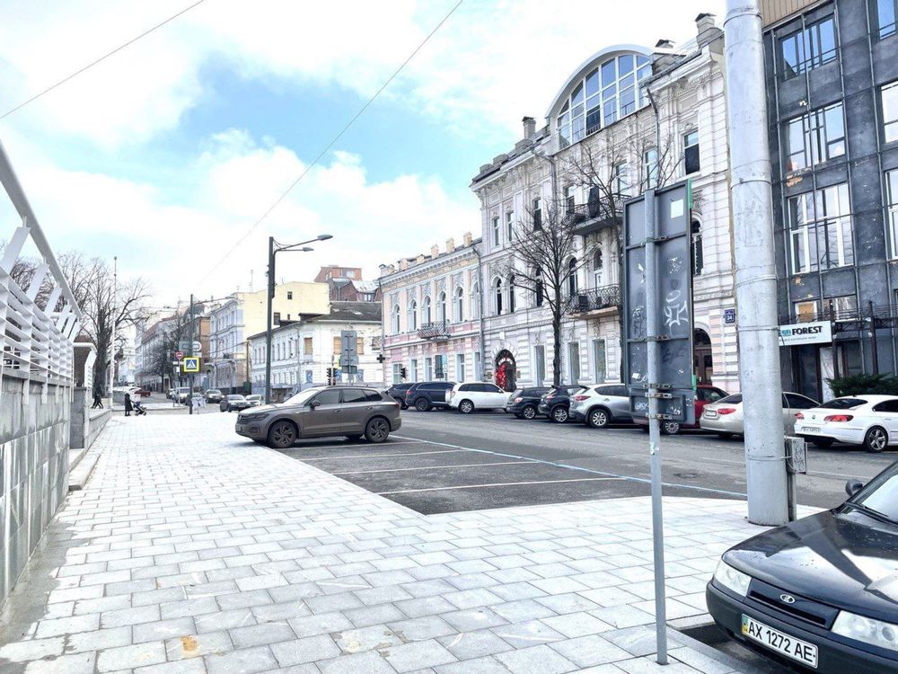 Сдам фасадное помещение 160 м в Центре возле Оперного театра.