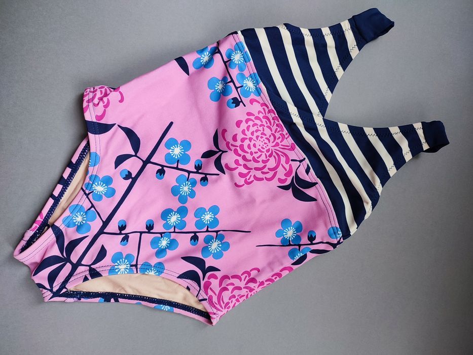 Nowy strój kąpielowy dla dziewczynki