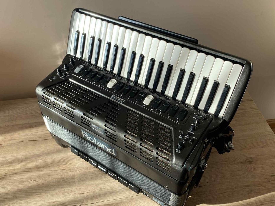 Roland Fr 7 akordeon cyfrowy