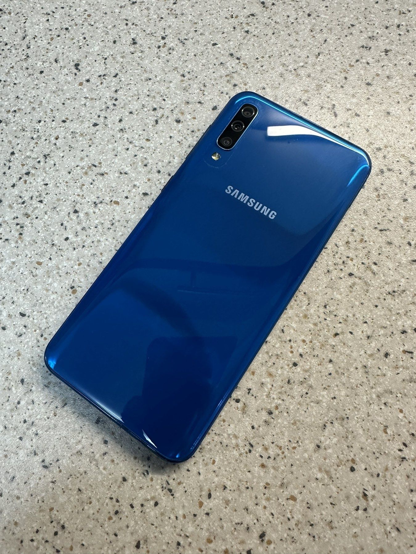 Продам мобільний телефон Samsung Galaxy A50