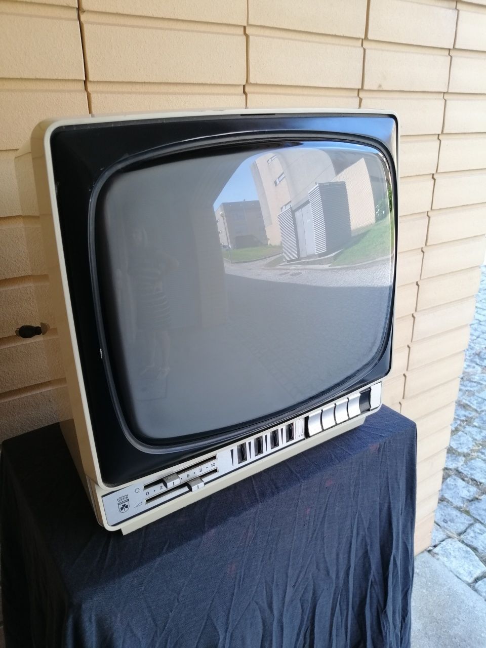 Televisor a preto e branco c/UHF /VHF dos anos 60