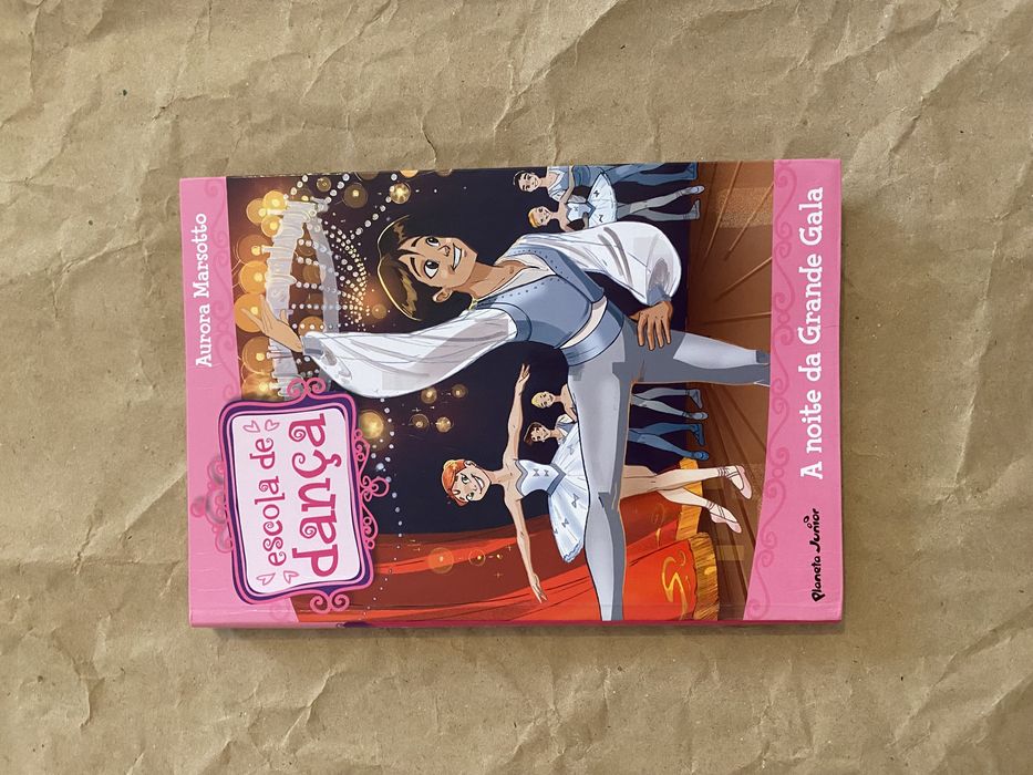 Livro juvenil da coleção Escola de Dança