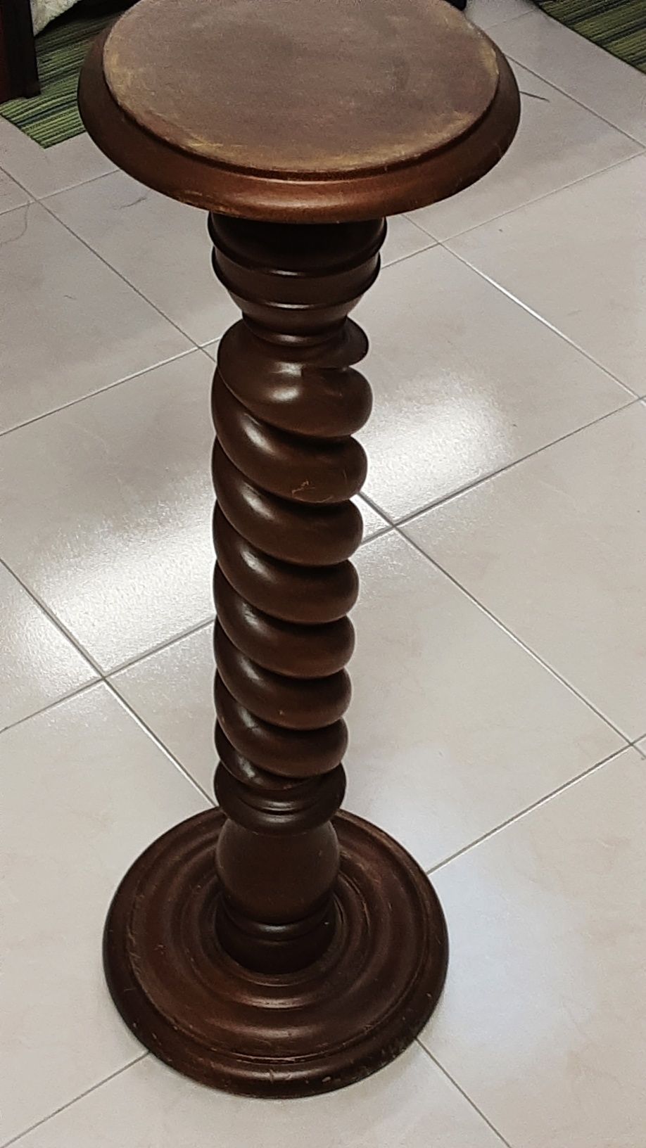 Coluna em madeira  80 cm de altura  25 cm diâmetro base