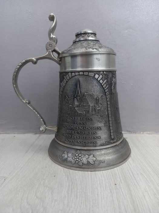 Олов'яний кухоль для пива.
