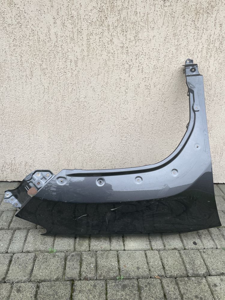 Blotnik prawy przod toyota yaris cross