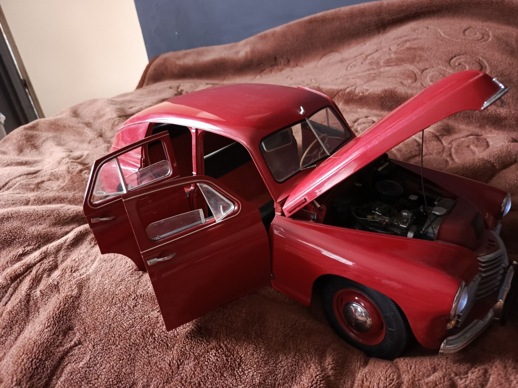 Model warszawa M20 skali 1:8