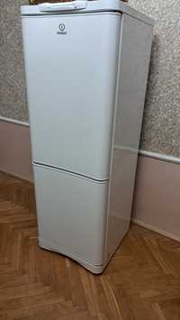 Холодильник  б.у , висота 165,ширина 60 ,indesit C 132G