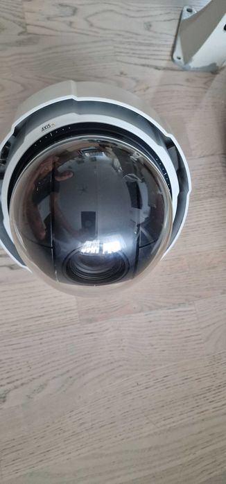 Kopułkowa kamera sieciowa PTZ AXIS P5532