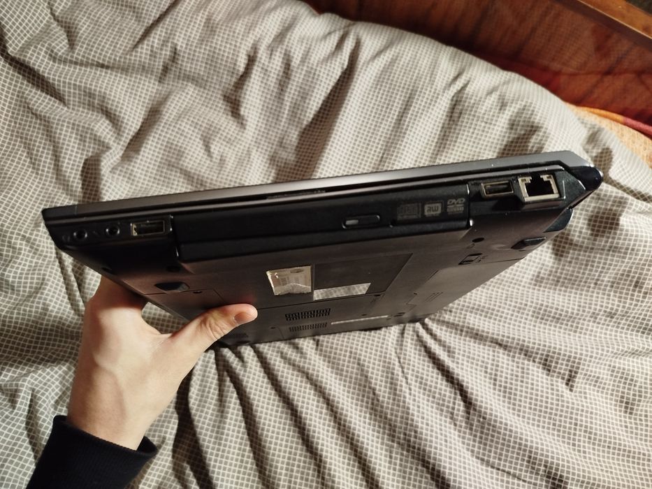 Металевий ноутбук Lenovo Процесор Core i3 робочий