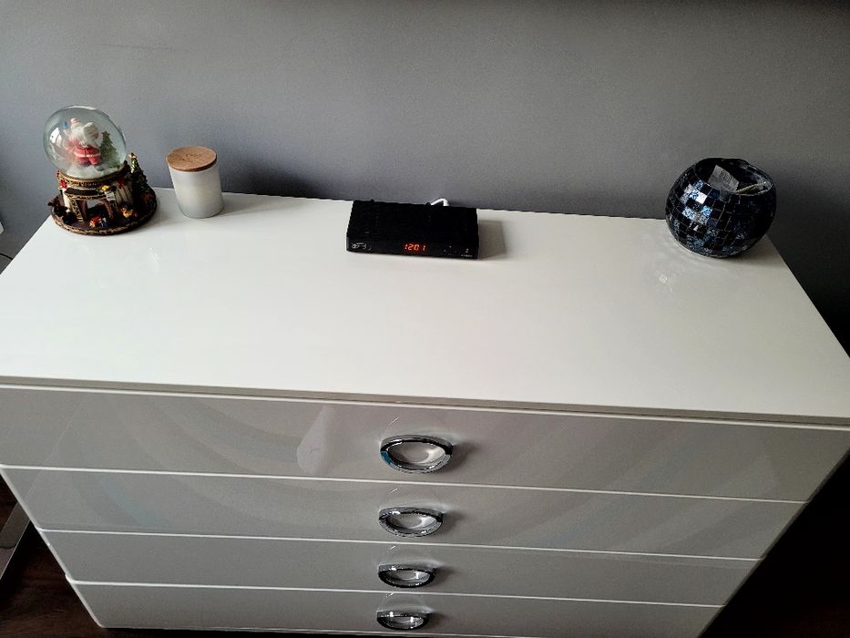 Komoda +2 szafki nocne