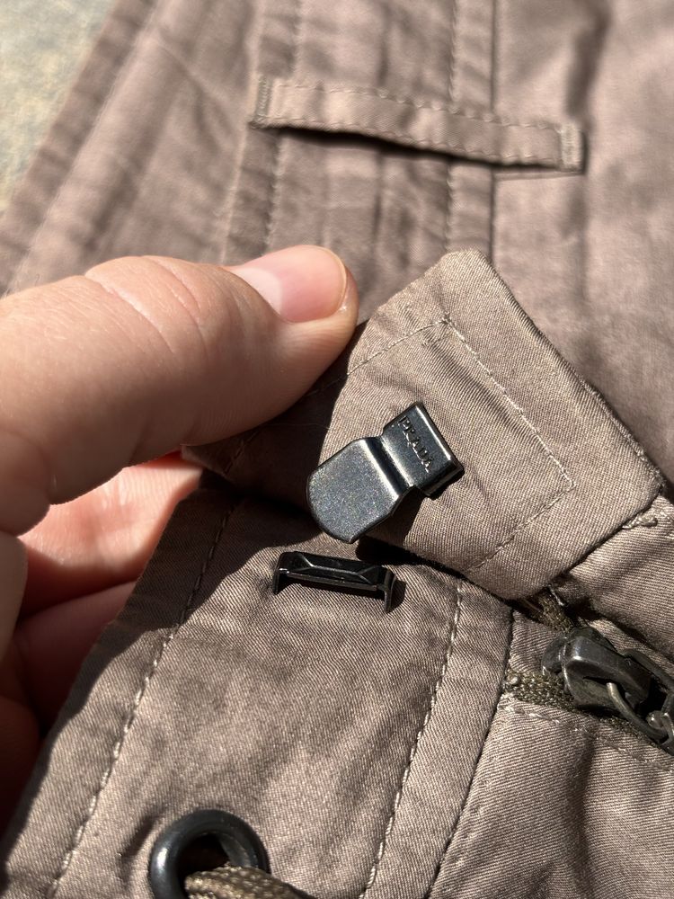 Оригінальні Prada Parachute Pants на затяжках