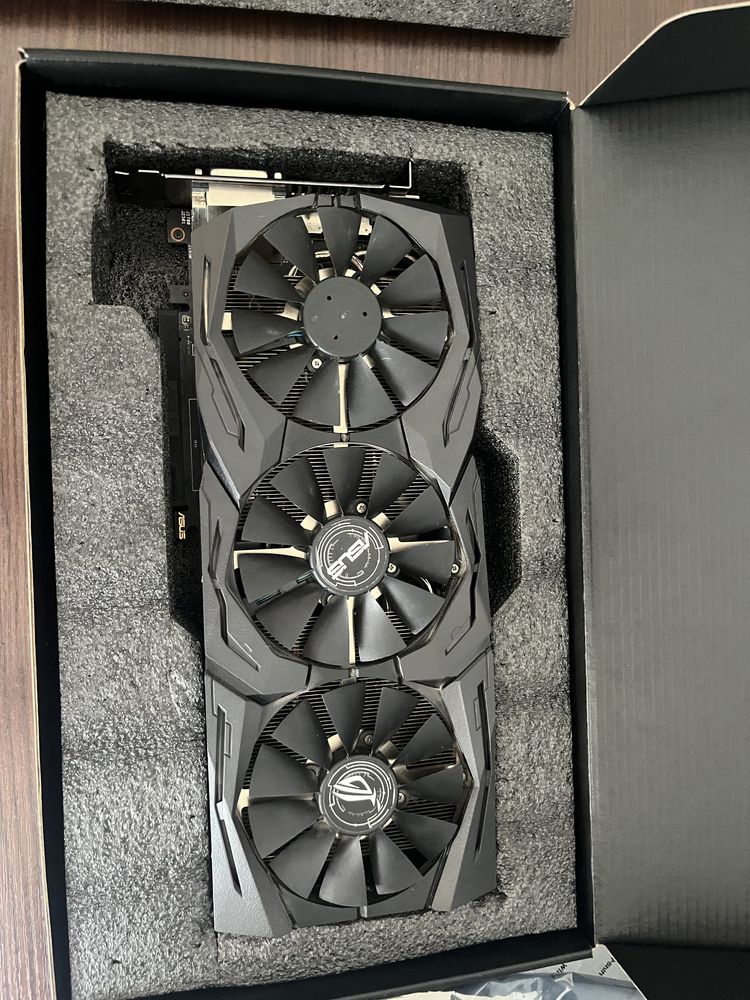 Продам СРОЧНО відеокарту 1070 asus roc strix