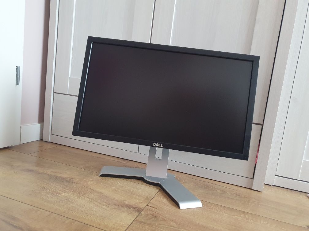 Monitor Dell 24 cale. Regulowany.