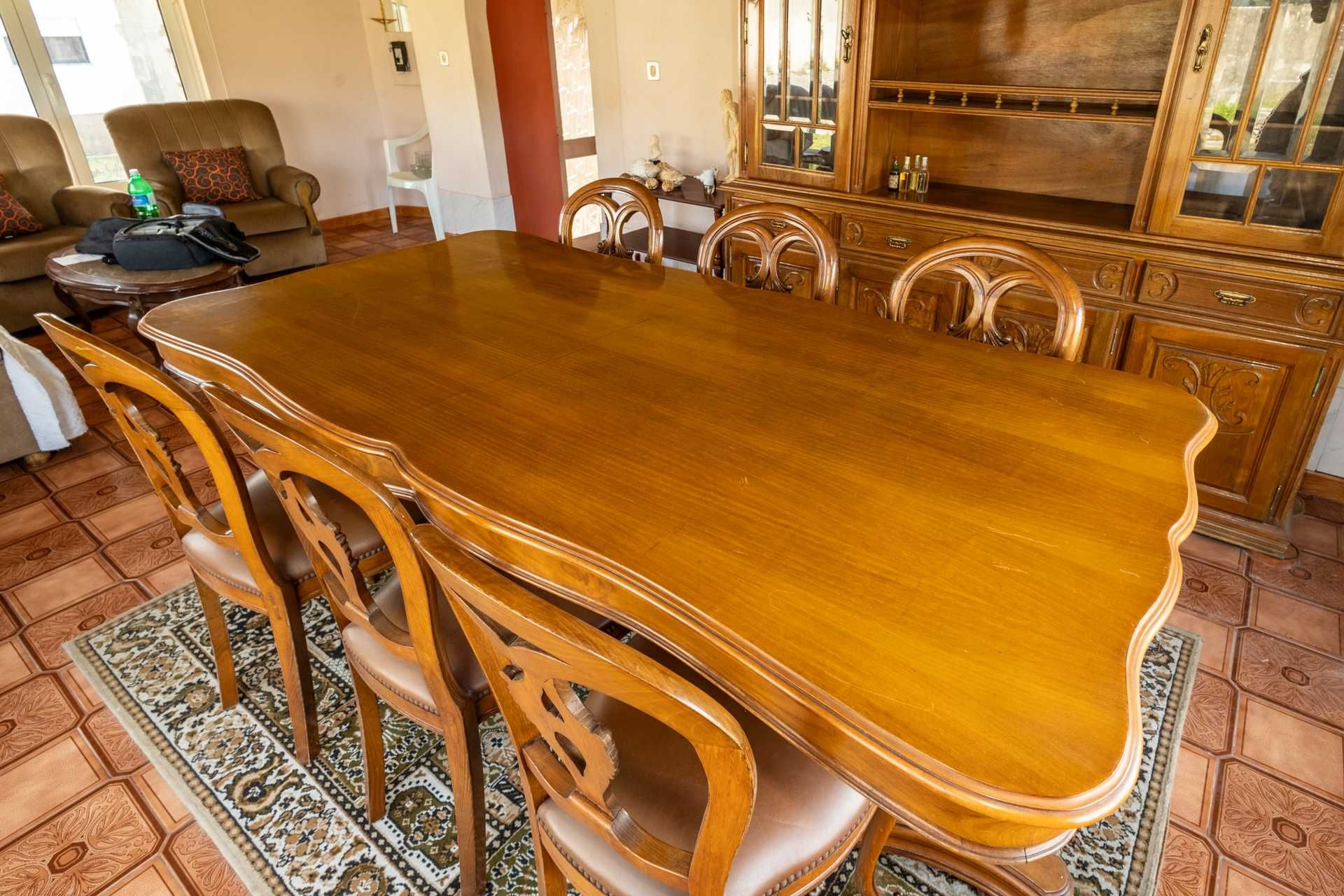 Mesa de jantar + 6 Cadeiras em couro
