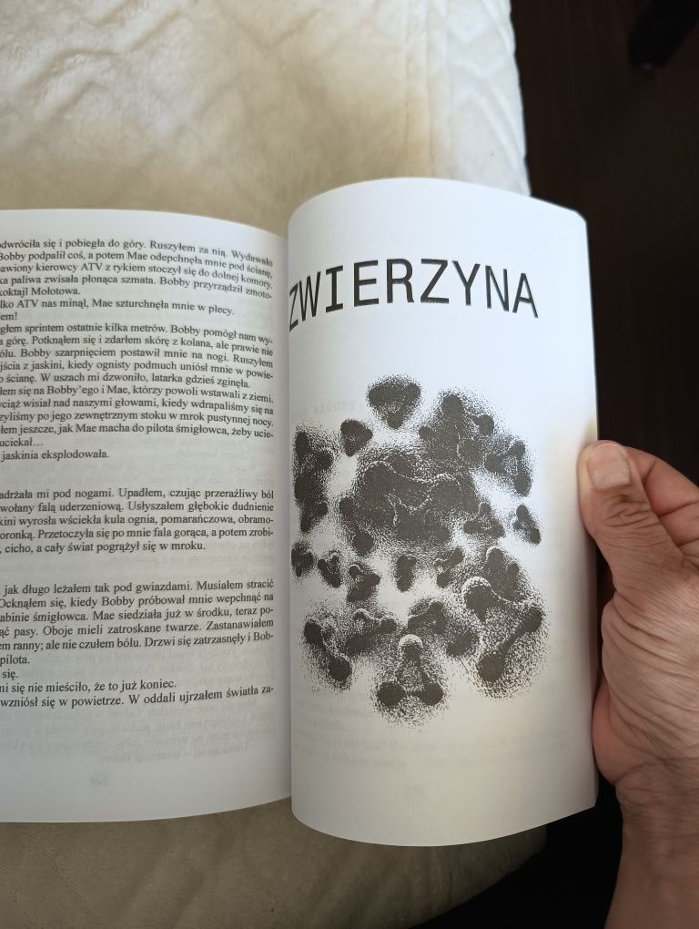 "Rój" Michael Crichton