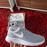 NIKE Tanjun Cinzento 37.5 justo