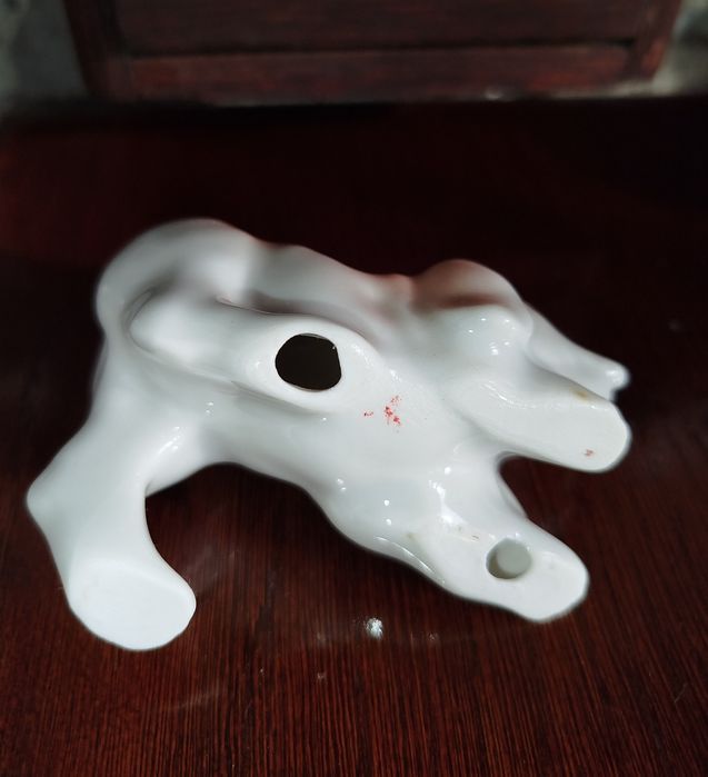 Stara figurka pieska z porcelany