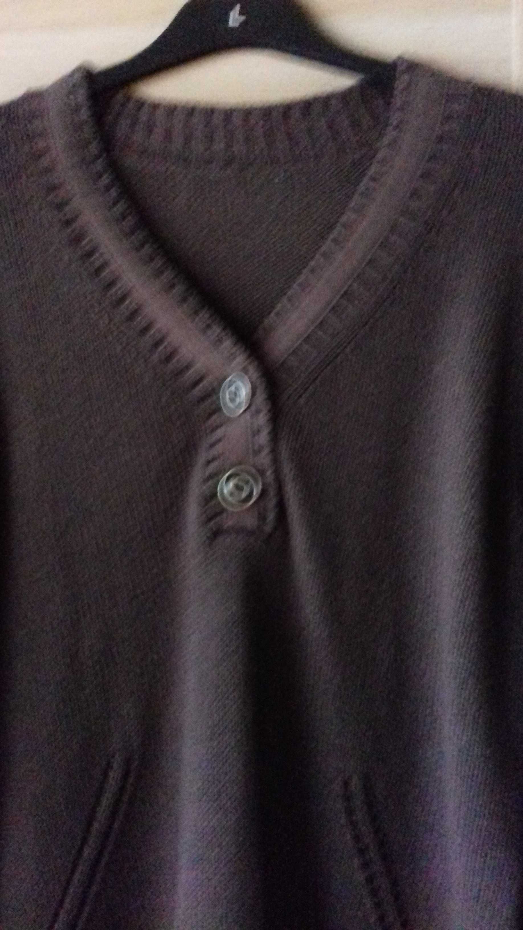 Damski sweterek  brązowy z ozdobną plisą L