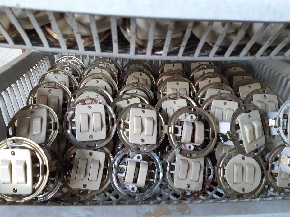 Interruptores /tomadas antigos