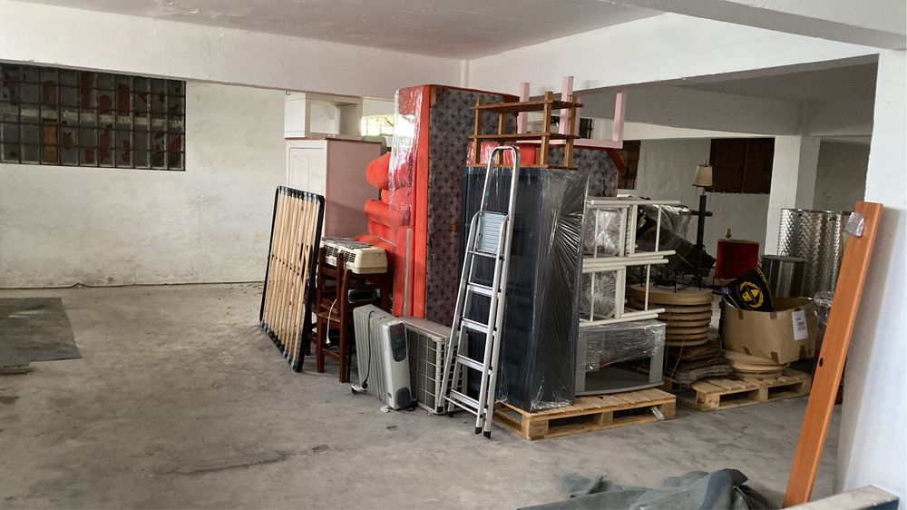 sofas de 2 e 3 pessoas.