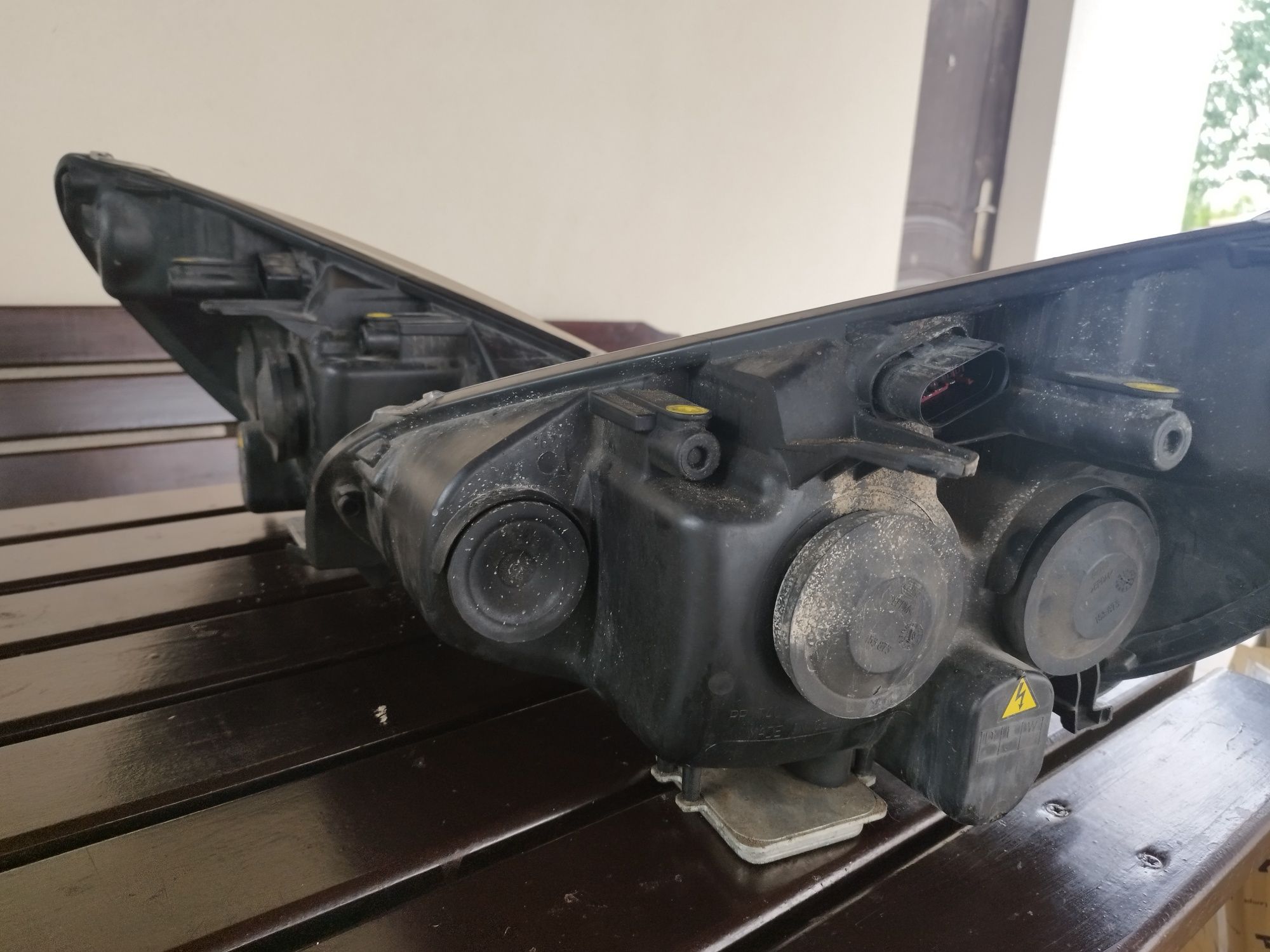 Witam mam  na sprzedaż przednie lampy z żarówkami Ford S-max Galaxy