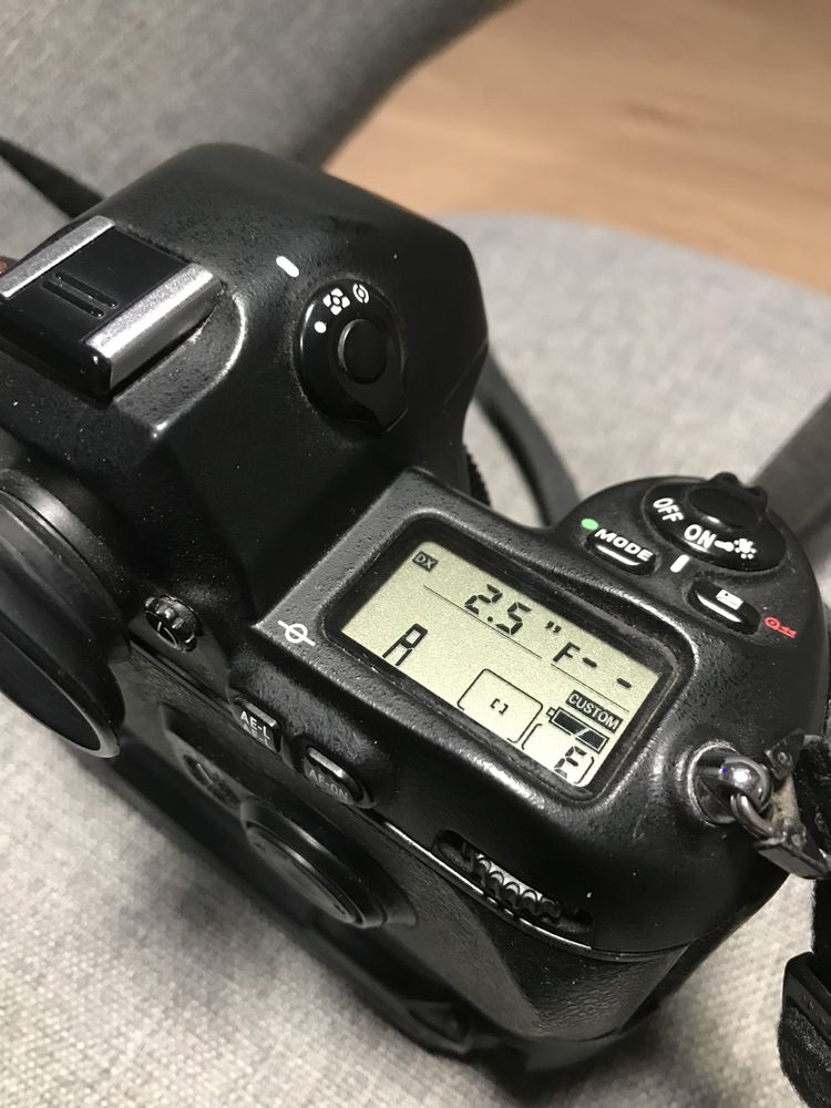 Плівковий Nikon f100 з батарейним блоком