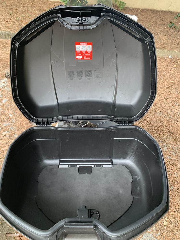 Top case GIVI riviera 46L como NOVA + base