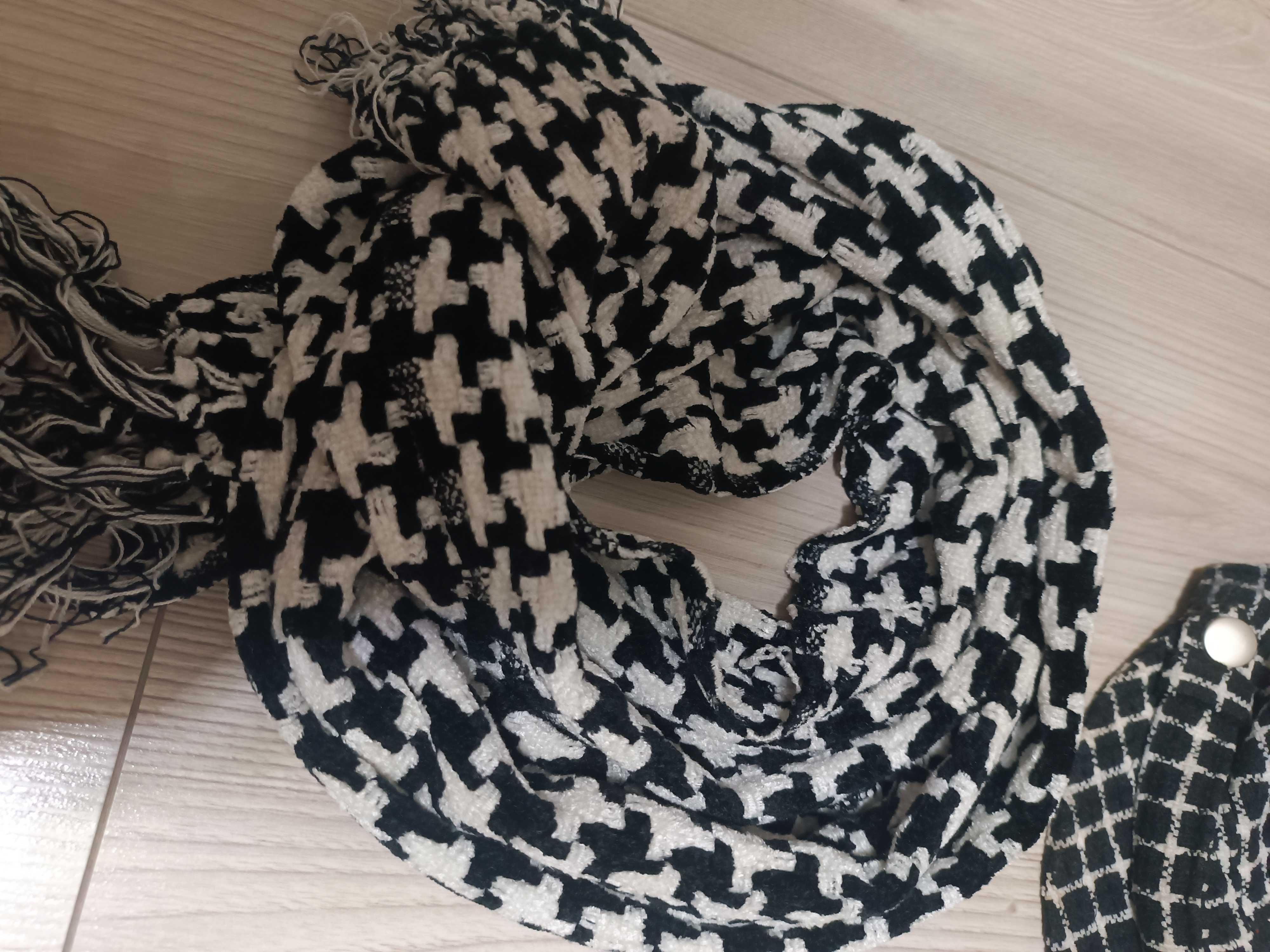 Czapka dziewczęca kaszkiet w kratę z szalikiem używana, obwód 53 cm